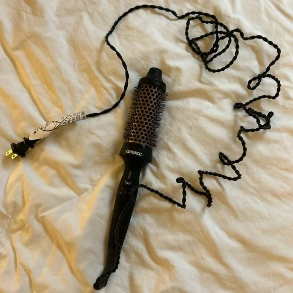 Amika blowout babe: thermal ionic hairbrush - Picture 5 of 6